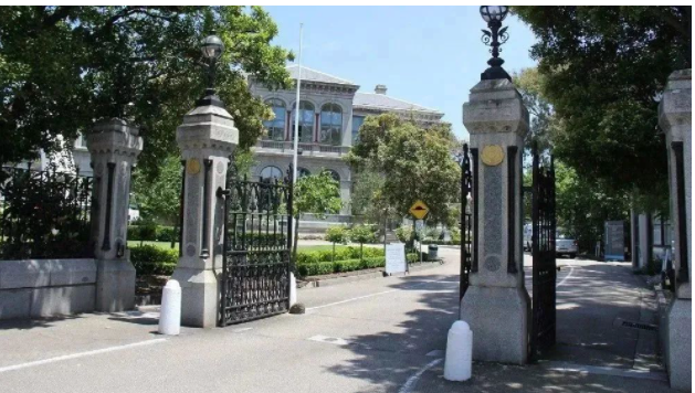 来墨尔本读顶尖私校圣凯瑟琳学校，和周董女儿做同学！