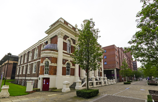利物浦大学国际商务硕士，准备好从事国际管理职业，并了解如何在全球化的世界中成功经营企业。